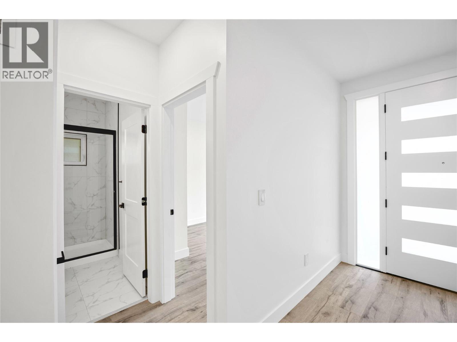 7279 Birch Close, Anglemont, British Columbia  V0E 1M8 - Photo 14 - 10379988