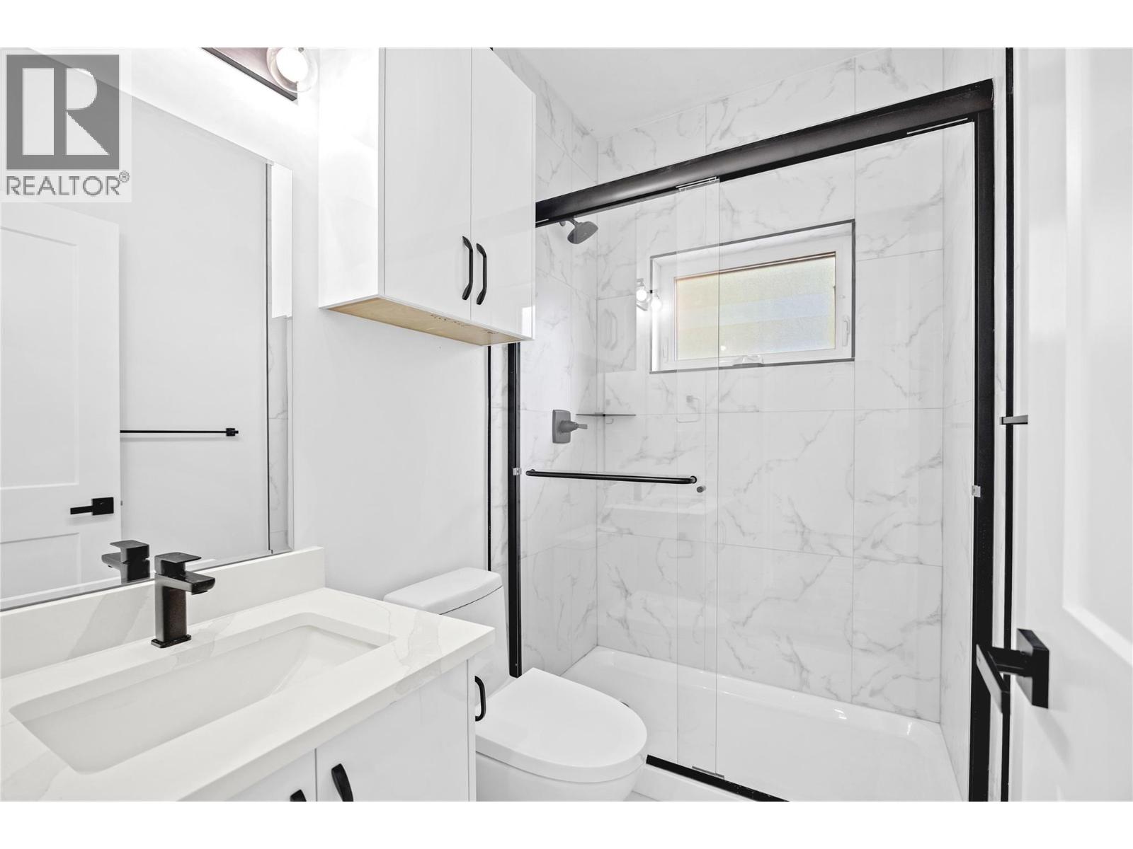 7279 Birch Close, Anglemont, British Columbia  V0E 1M8 - Photo 15 - 10379988