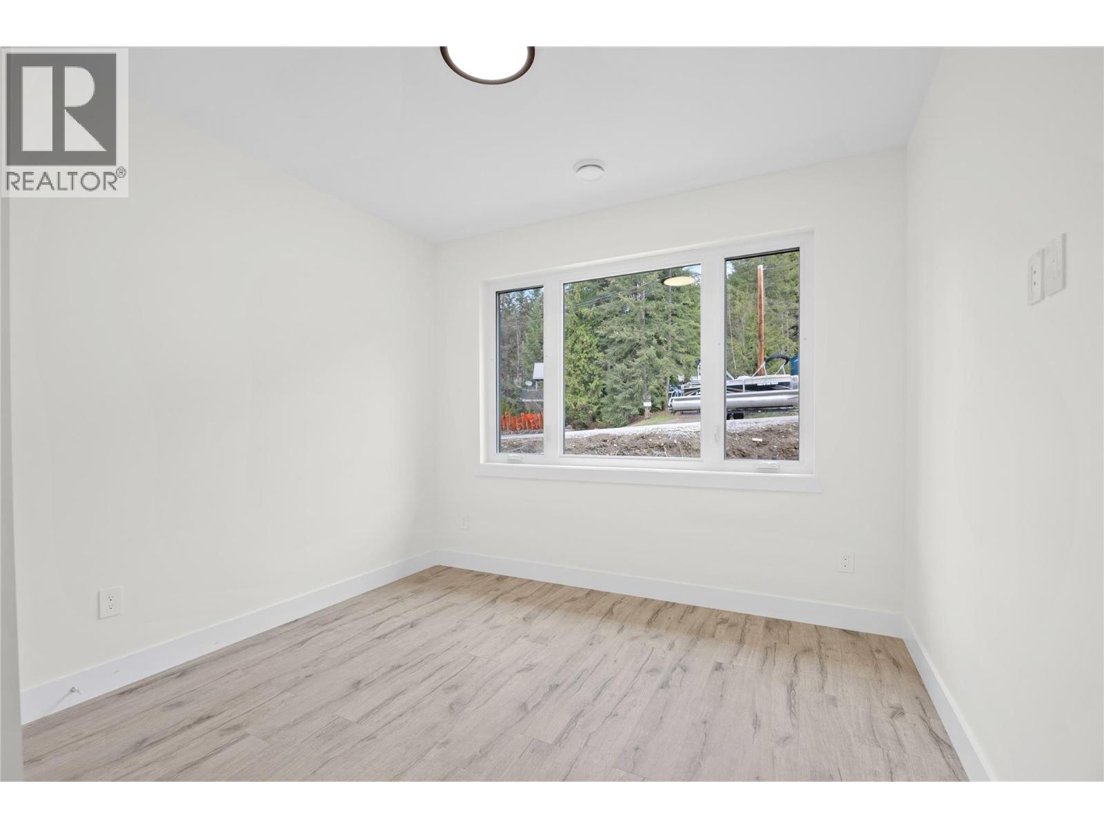 7279 Birch Close, Anglemont, British Columbia  V0E 1M8 - Photo 16 - 10379988