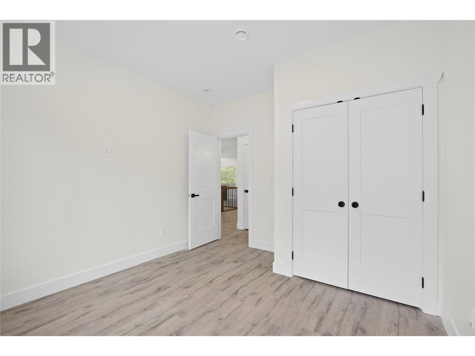 7279 Birch Close, Anglemont, British Columbia  V0E 1M8 - Photo 17 - 10379988