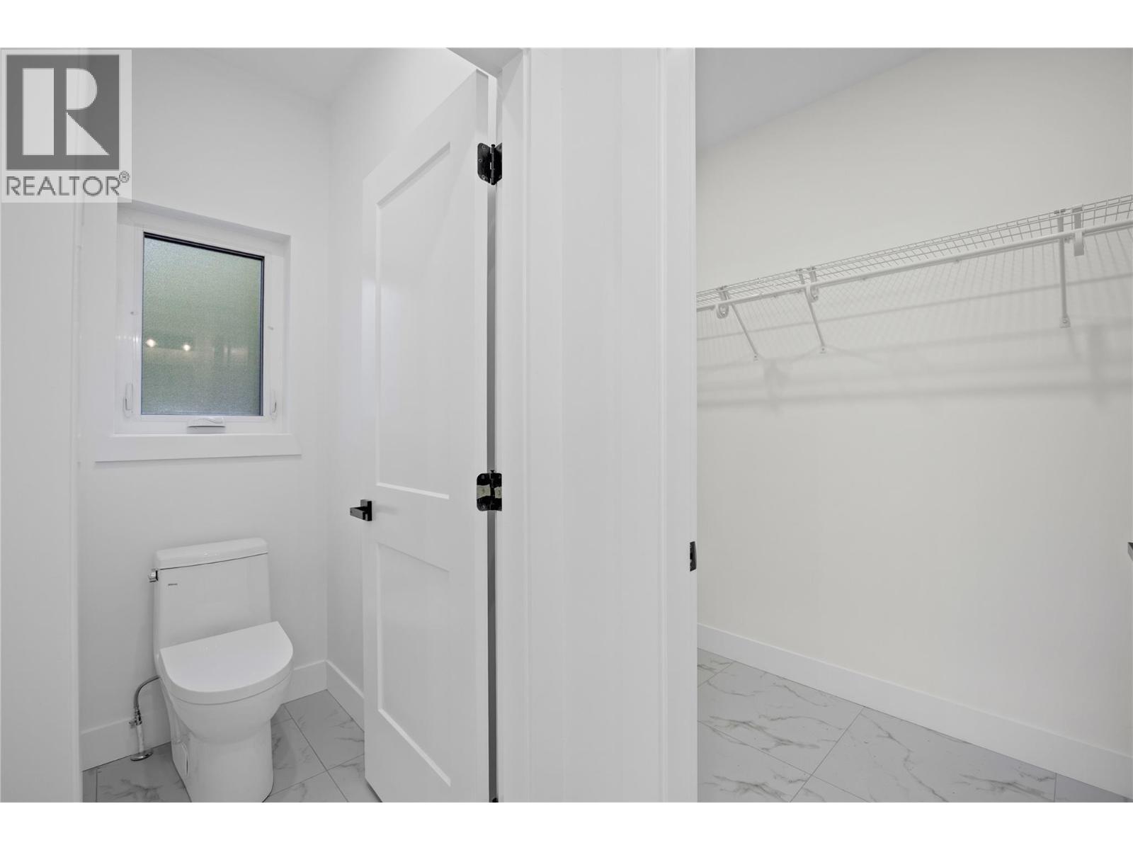 7279 Birch Close, Anglemont, British Columbia  V0E 1M8 - Photo 21 - 10379988