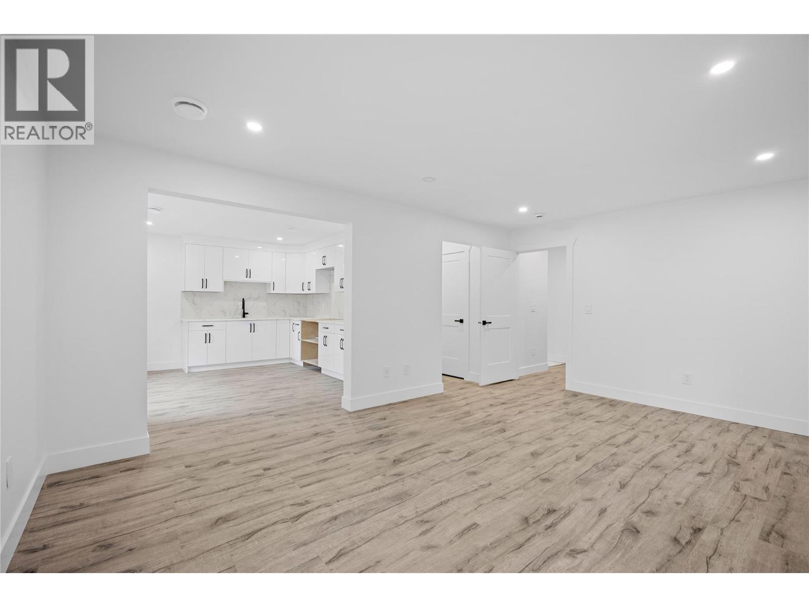 7279 Birch Close, Anglemont, British Columbia  V0E 1M8 - Photo 26 - 10379988