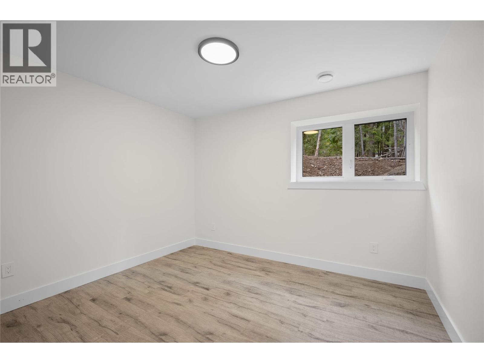 7279 Birch Close, Anglemont, British Columbia  V0E 1M8 - Photo 29 - 10379988