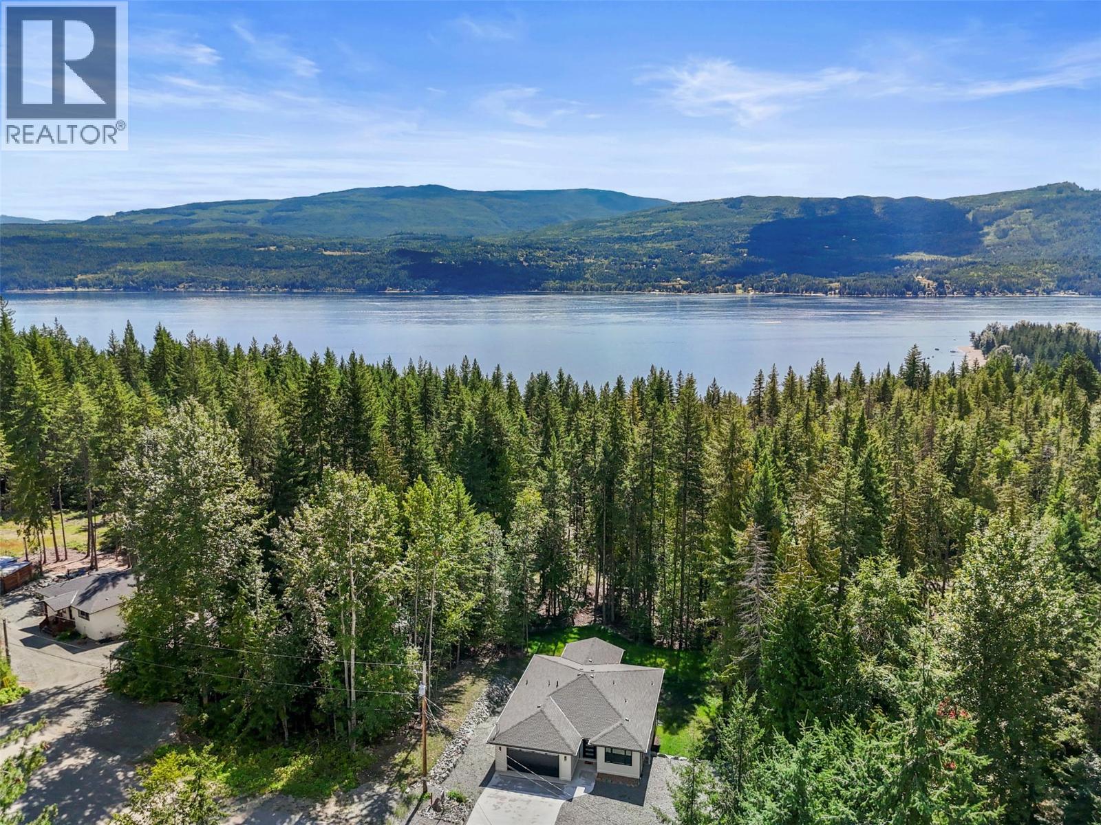 7279 Birch Close, Anglemont, British Columbia  V0E 1M8 - Photo 3 - 10379988