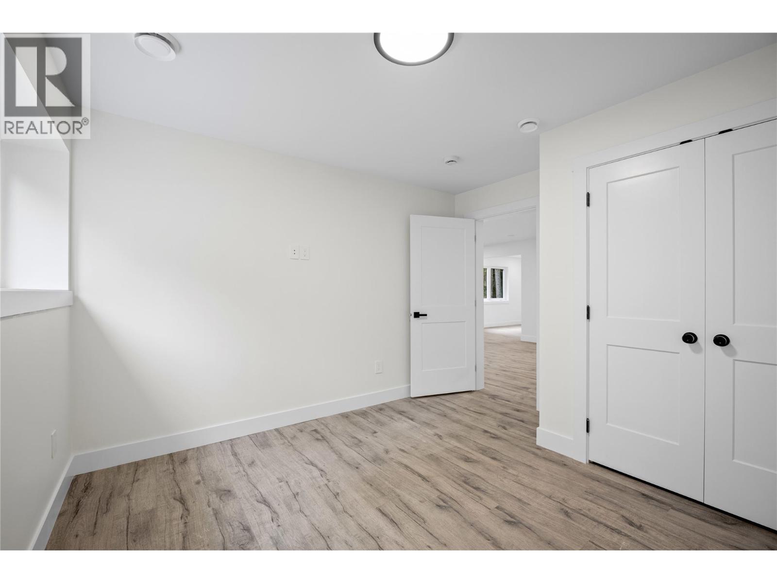 7279 Birch Close, Anglemont, British Columbia  V0E 1M8 - Photo 30 - 10379988