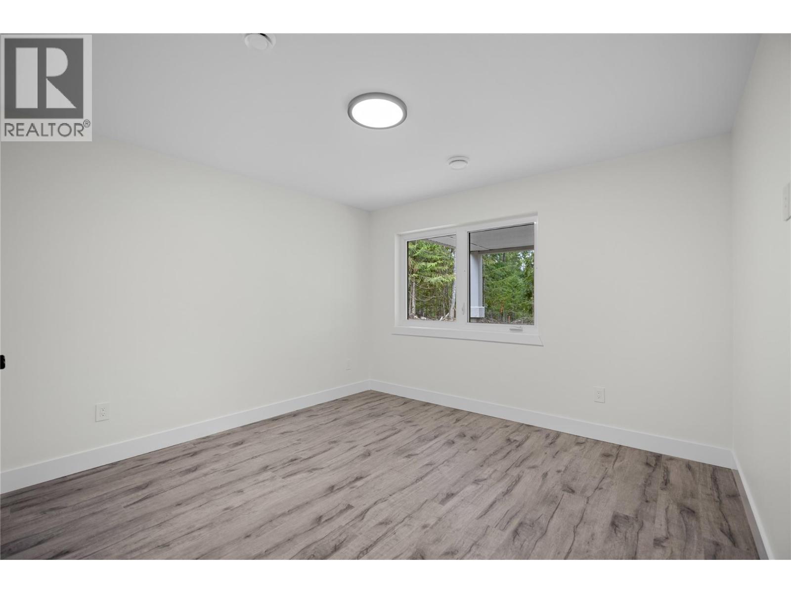7279 Birch Close, Anglemont, British Columbia  V0E 1M8 - Photo 31 - 10379988