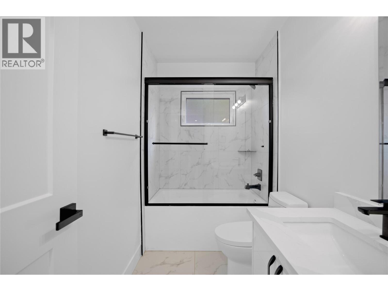 7279 Birch Close, Anglemont, British Columbia  V0E 1M8 - Photo 34 - 10379988