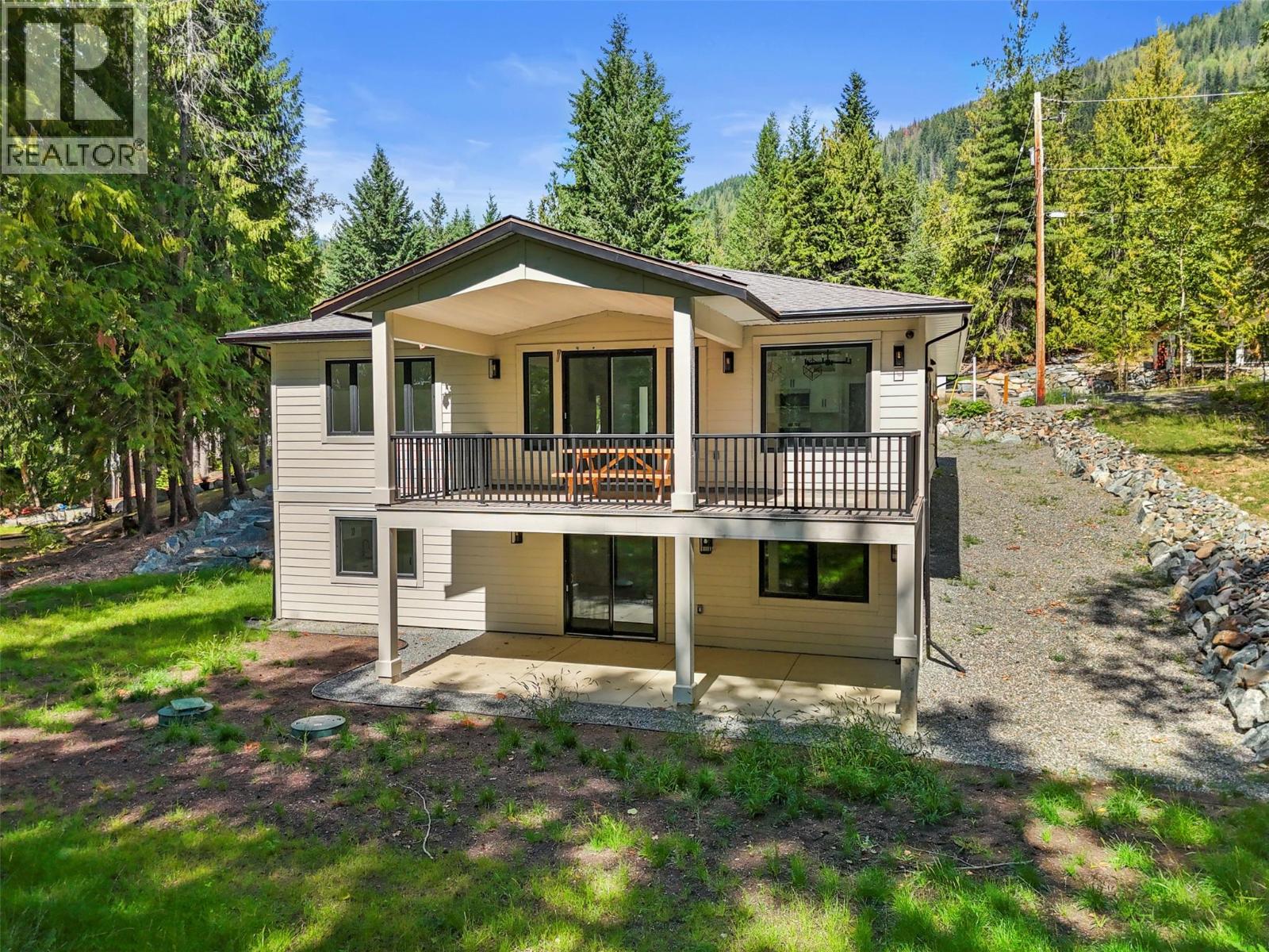 7279 Birch Close, Anglemont, British Columbia  V0E 1M8 - Photo 36 - 10379988