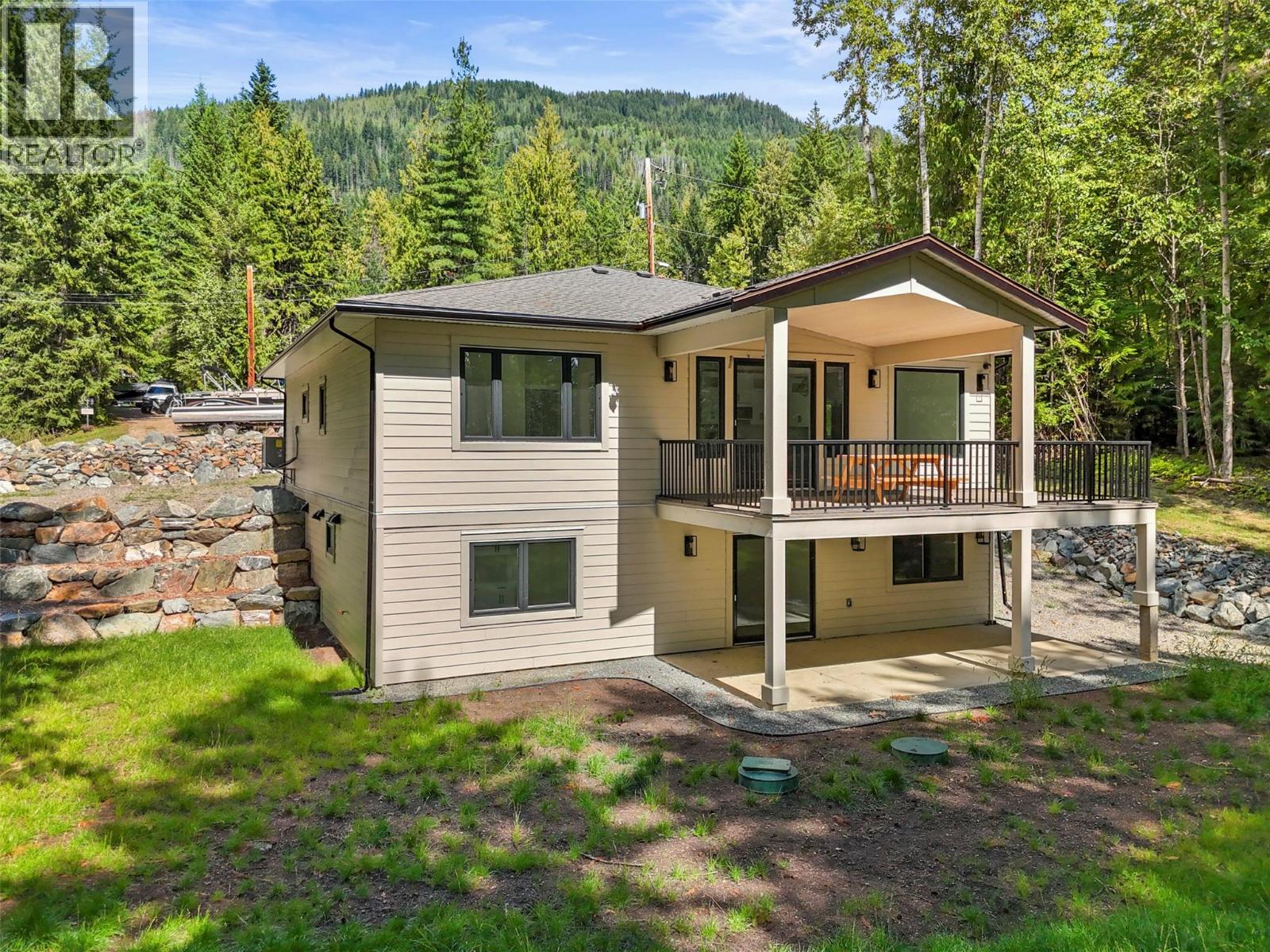 7279 Birch Close, Anglemont, British Columbia  V0E 1M8 - Photo 37 - 10379988