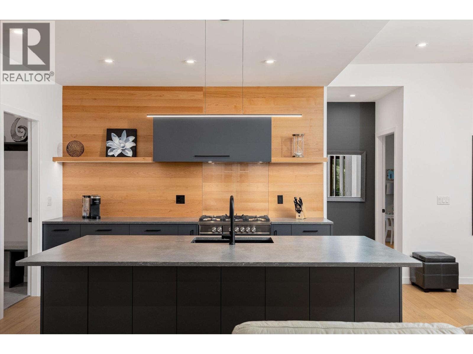 17499 Sanborn Street, Summerland, British Columbia  V0H 1Z0 - Photo 6 - 10379928