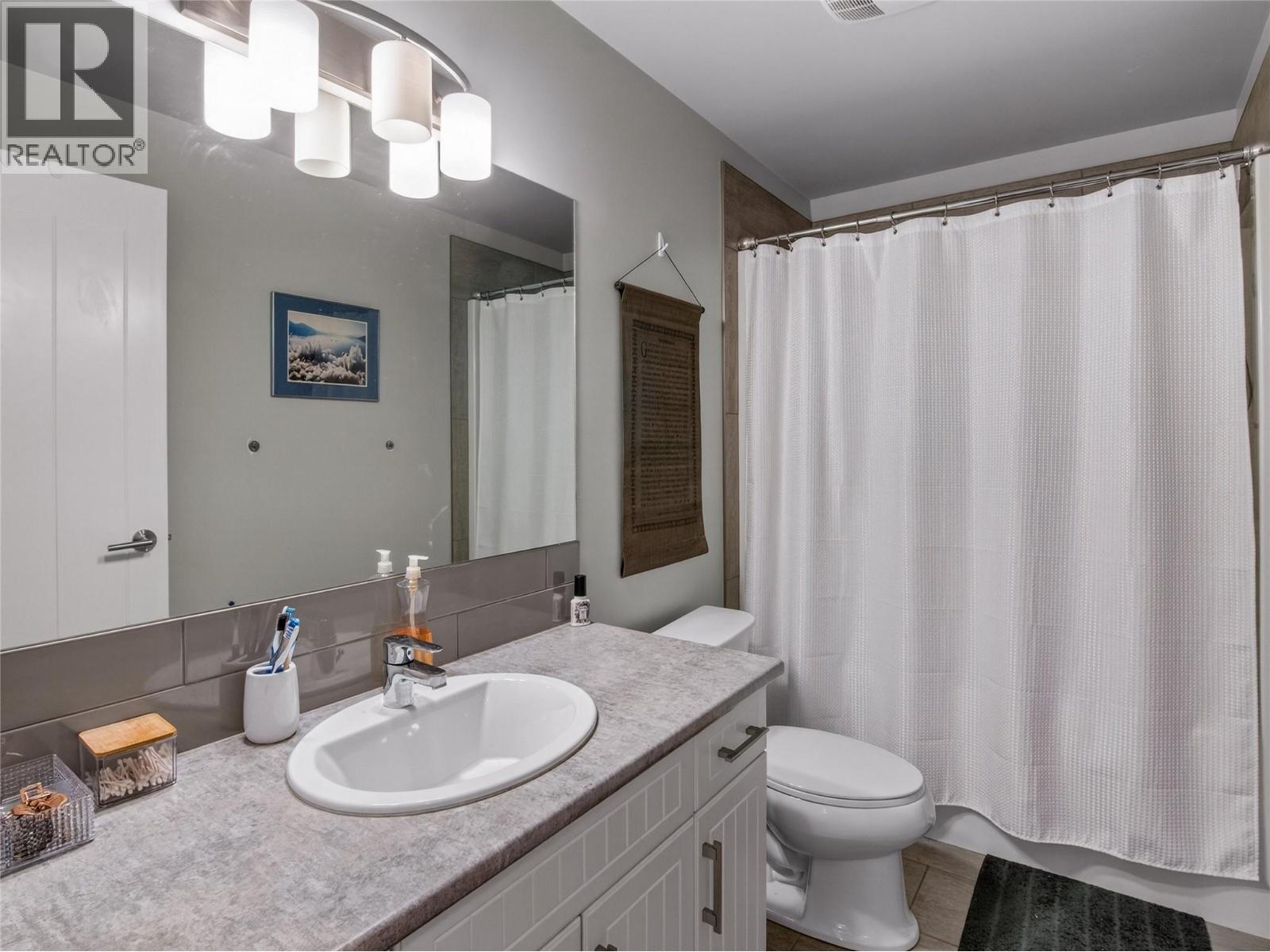 2070 Lawrence Avenue, Penticton, British Columbia  V2A 9G6 - Photo 47 - 10378250