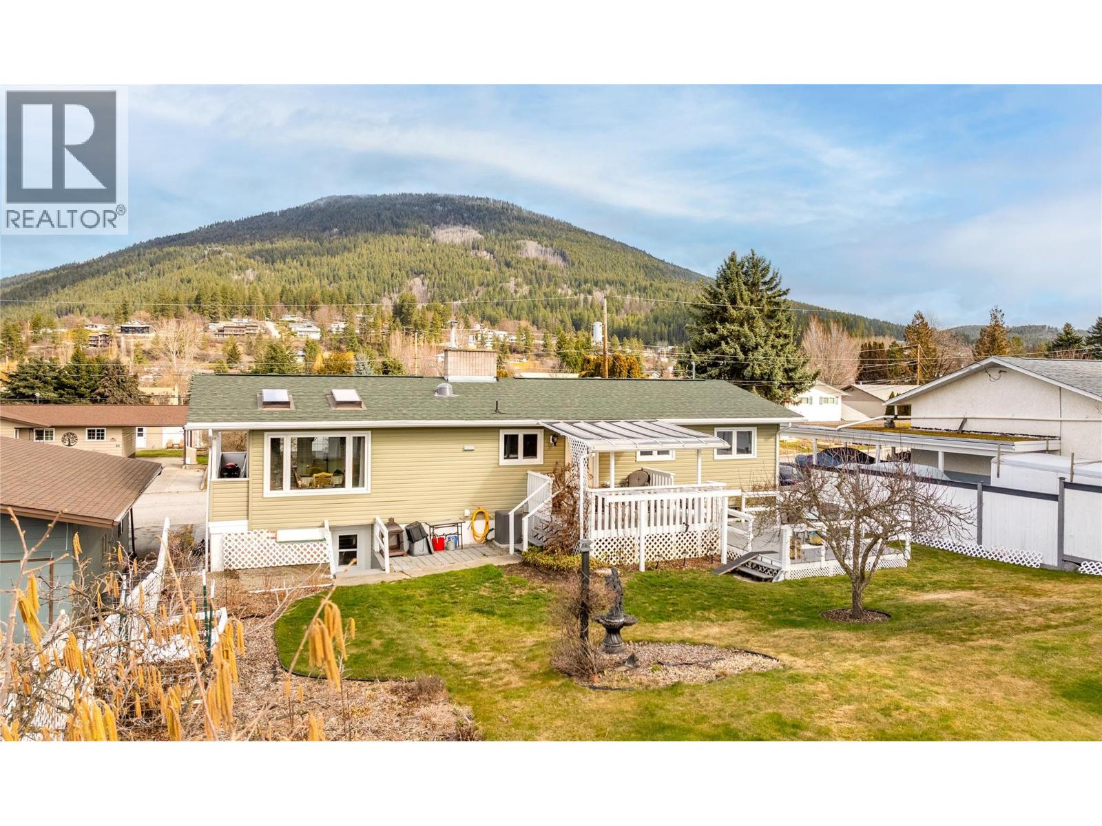 2323 Birch Street, Creston, British Columbia  V0B 1G0 - Photo 2 - 10379551