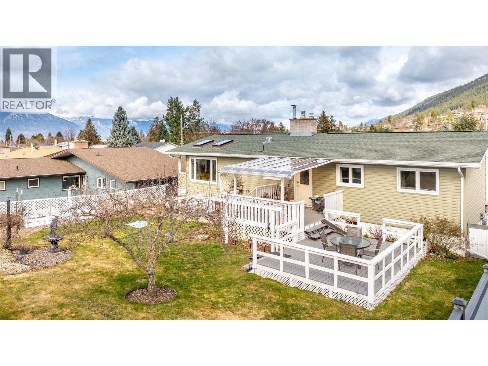 2323 Birch Street, Creston, British Columbia  V0B 1G0 - Photo 3 - 10379551