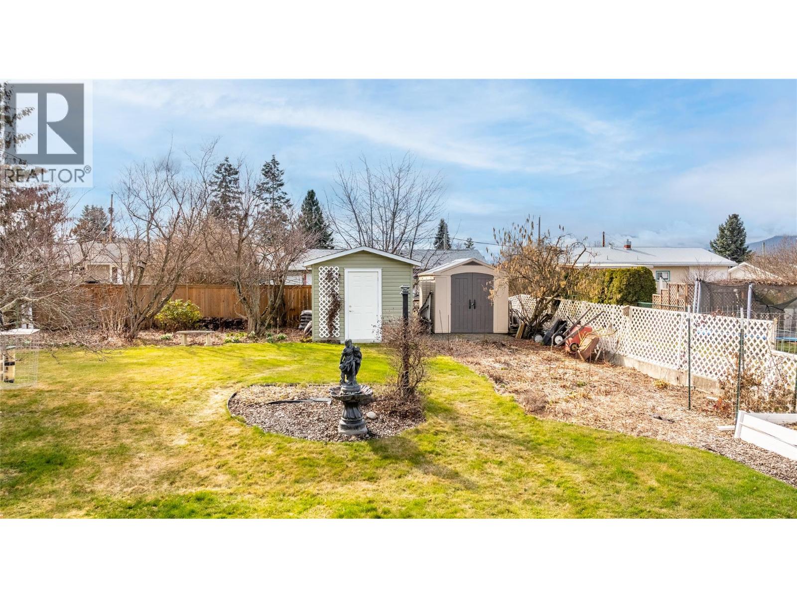 2323 Birch Street, Creston, British Columbia  V0B 1G0 - Photo 7 - 10379551