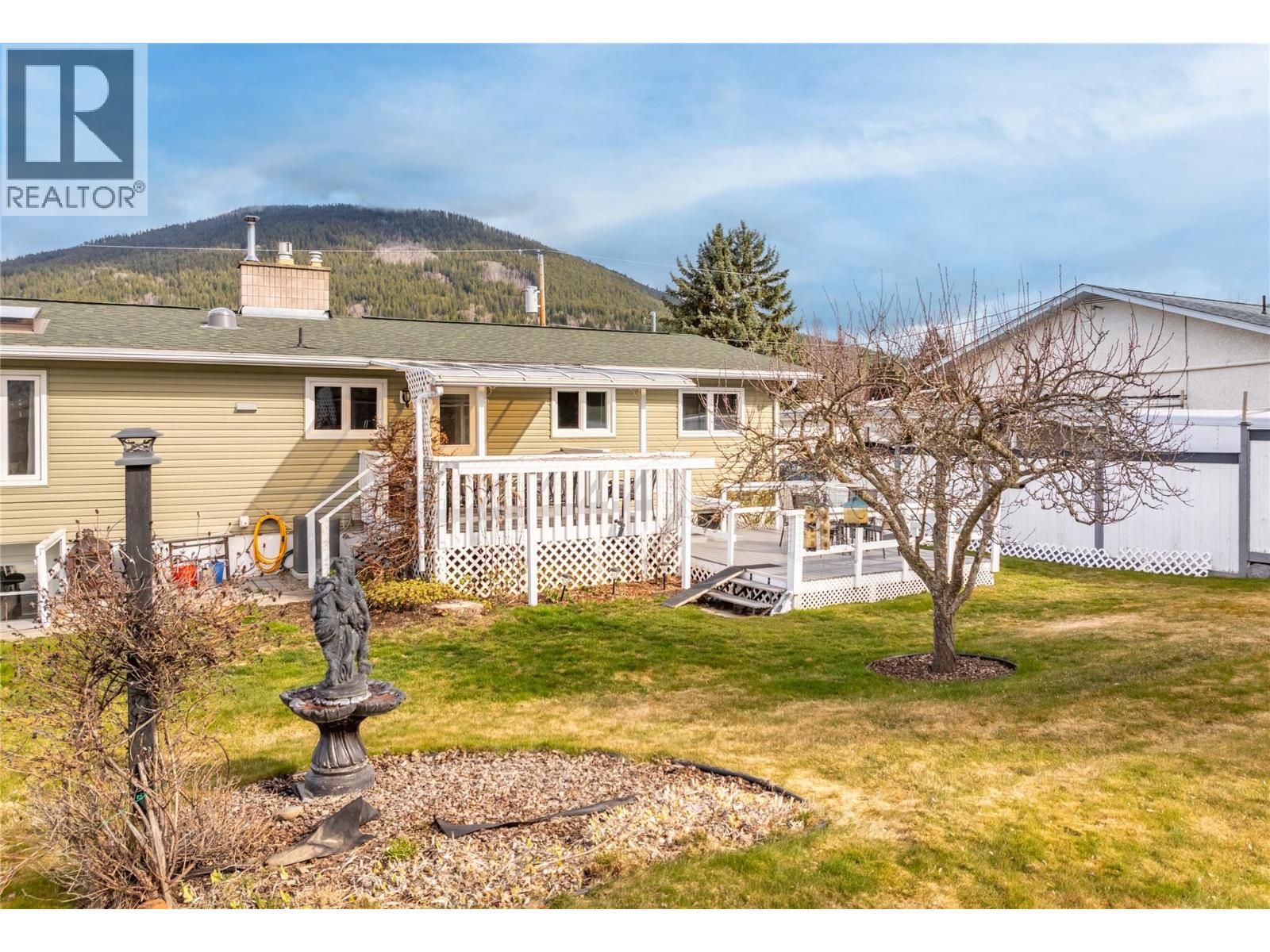 2323 Birch Street, Creston, British Columbia  V0B 1G0 - Photo 9 - 10379551
