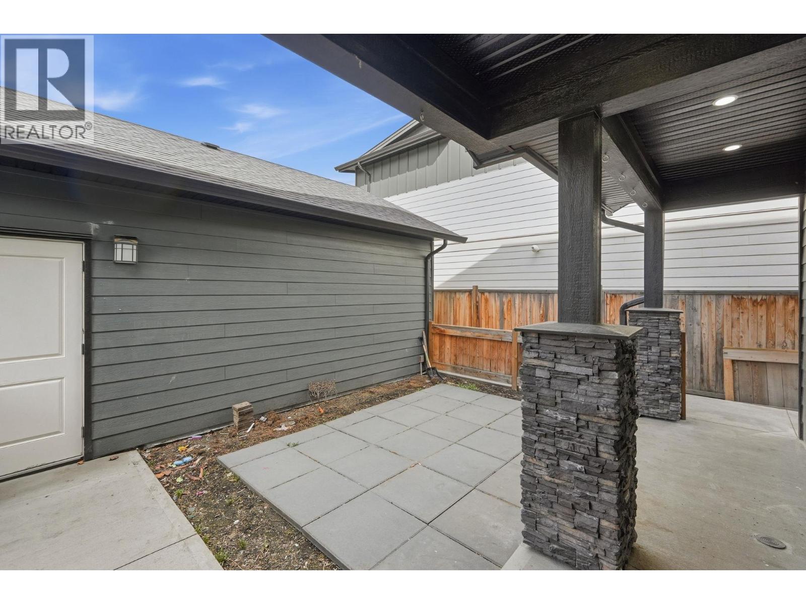 722 Coopland Crescent Unit# 2, Kelowna, British Columbia  V1Y 2V1 - Photo 4 - 10379010