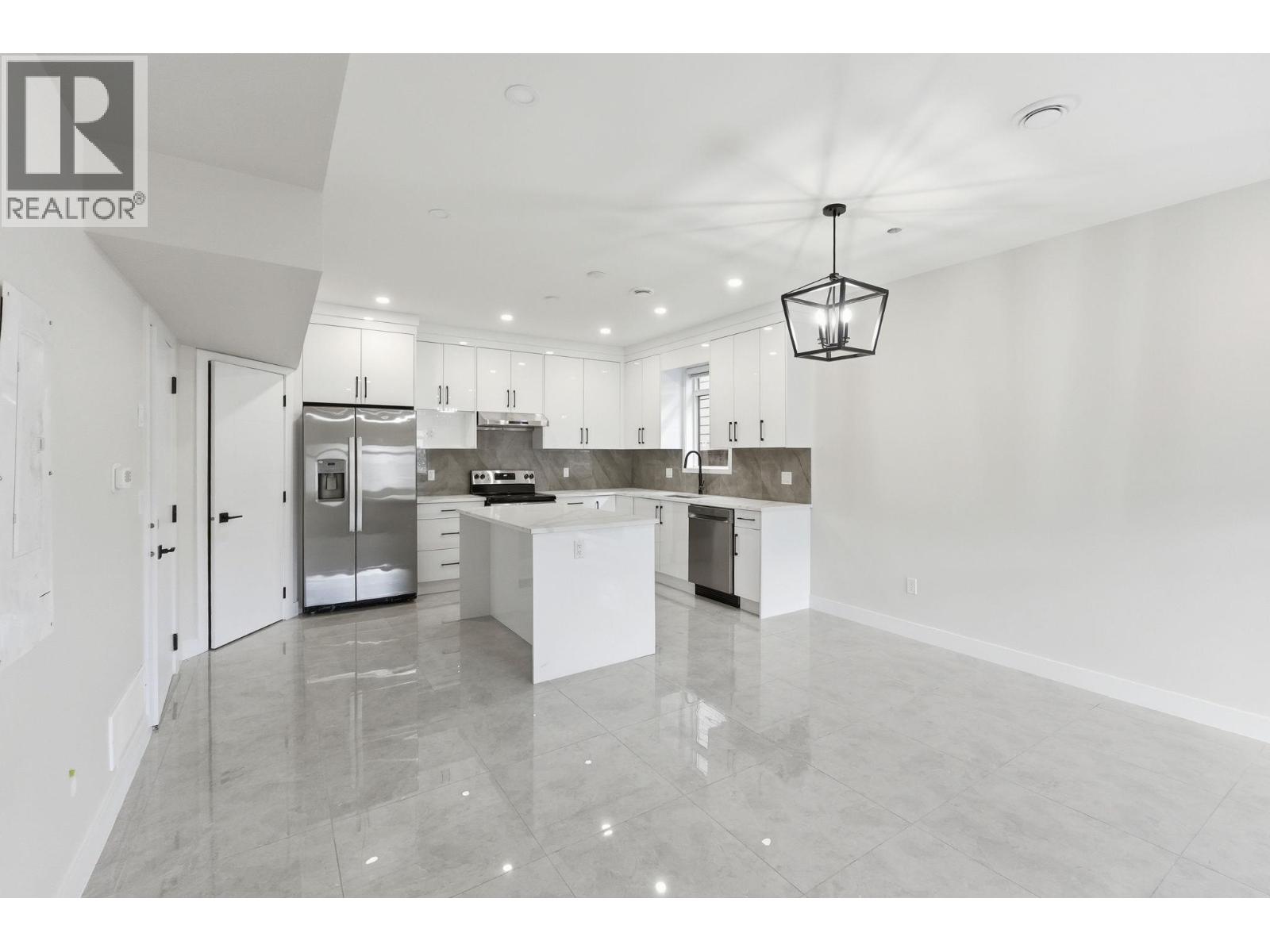 722 Coopland Crescent Unit# 4, Kelowna, British Columbia  V1Y 2V1 - Photo 3 - 10378986