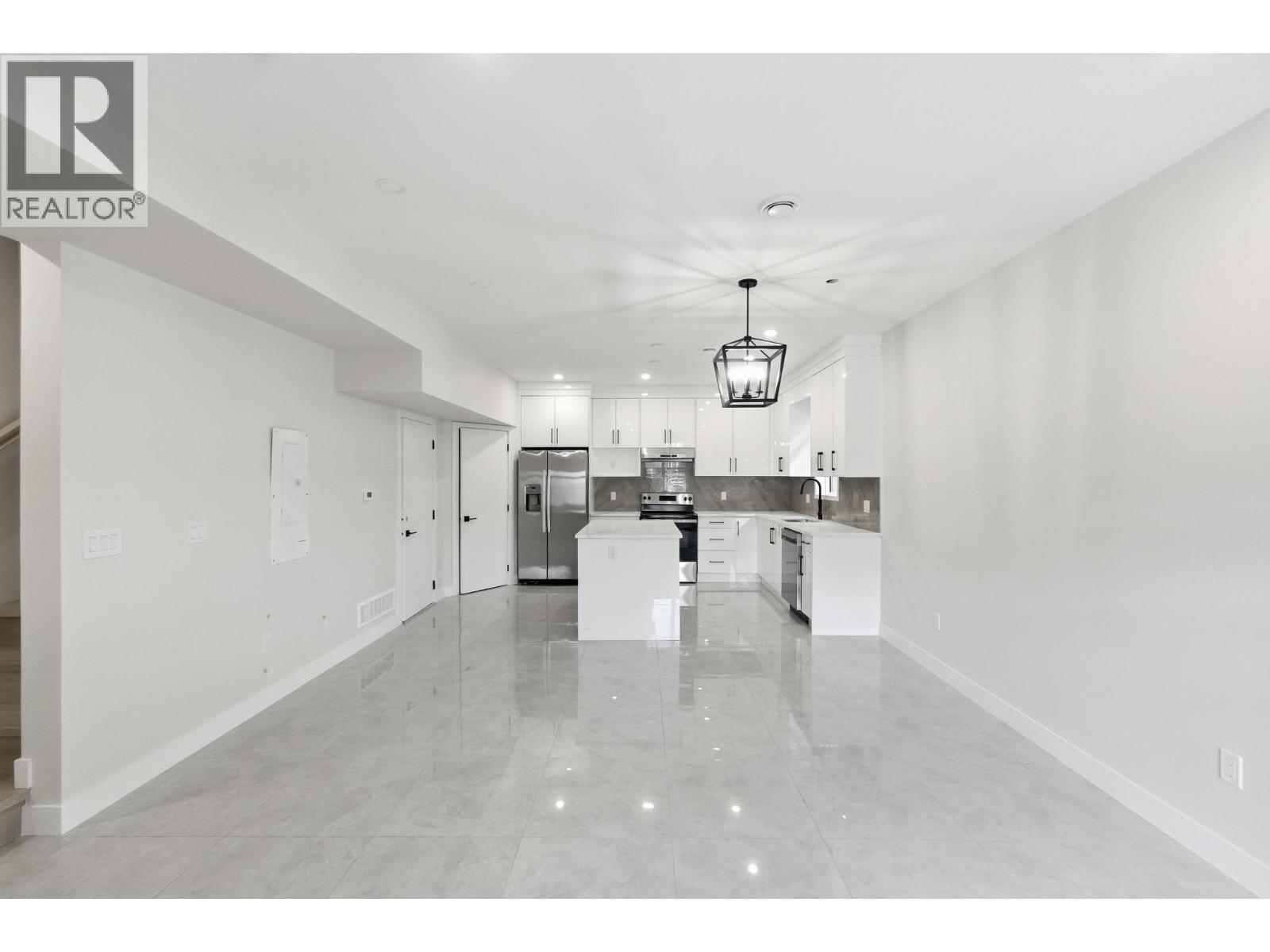 722 Coopland Crescent Unit# 4, Kelowna, British Columbia  V1Y 2V1 - Photo 4 - 10378986