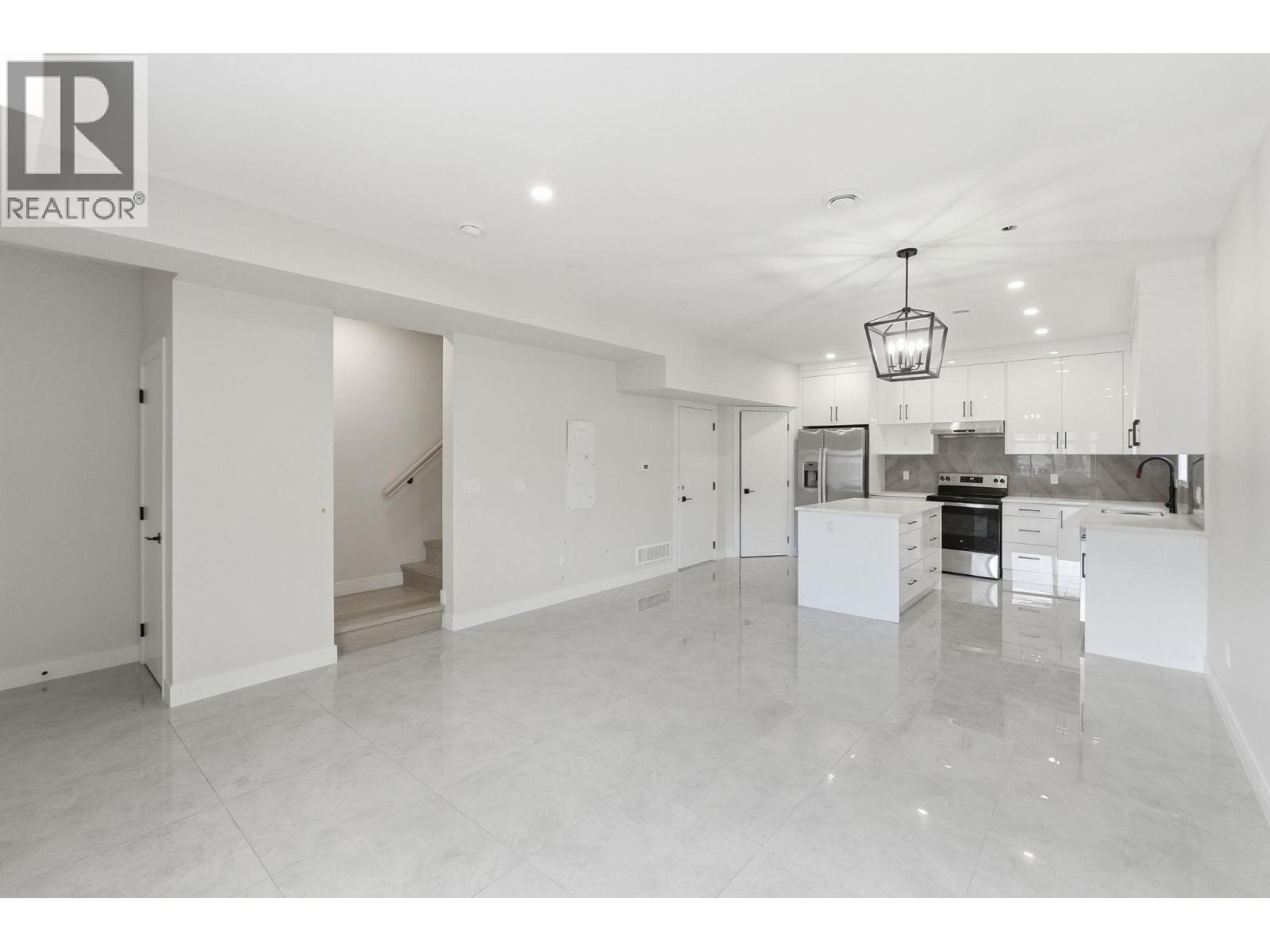 722 Coopland Crescent Unit# 4, Kelowna, British Columbia  V1Y 2V1 - Photo 5 - 10378986