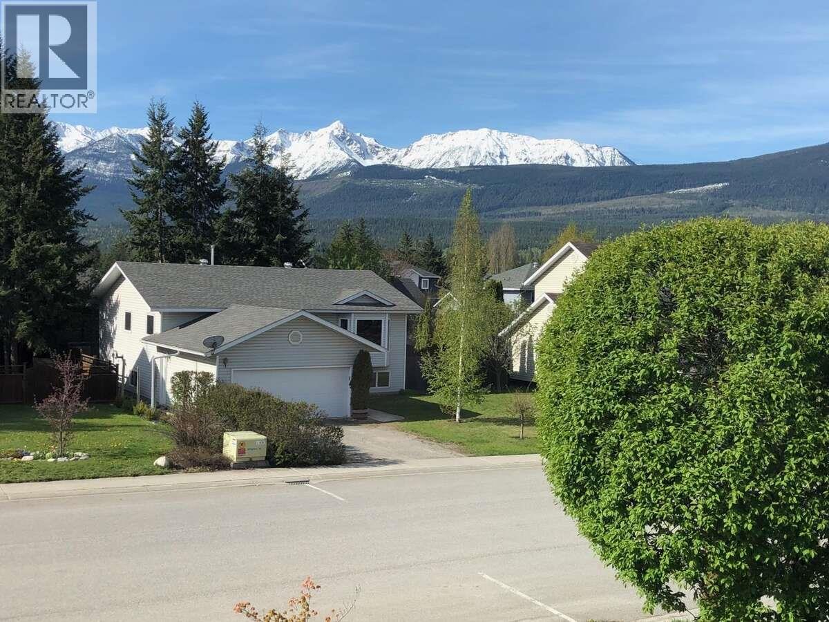1510 Cedar Street, Golden, British Columbia  V0A 1H6 - Photo 2 - 10380010