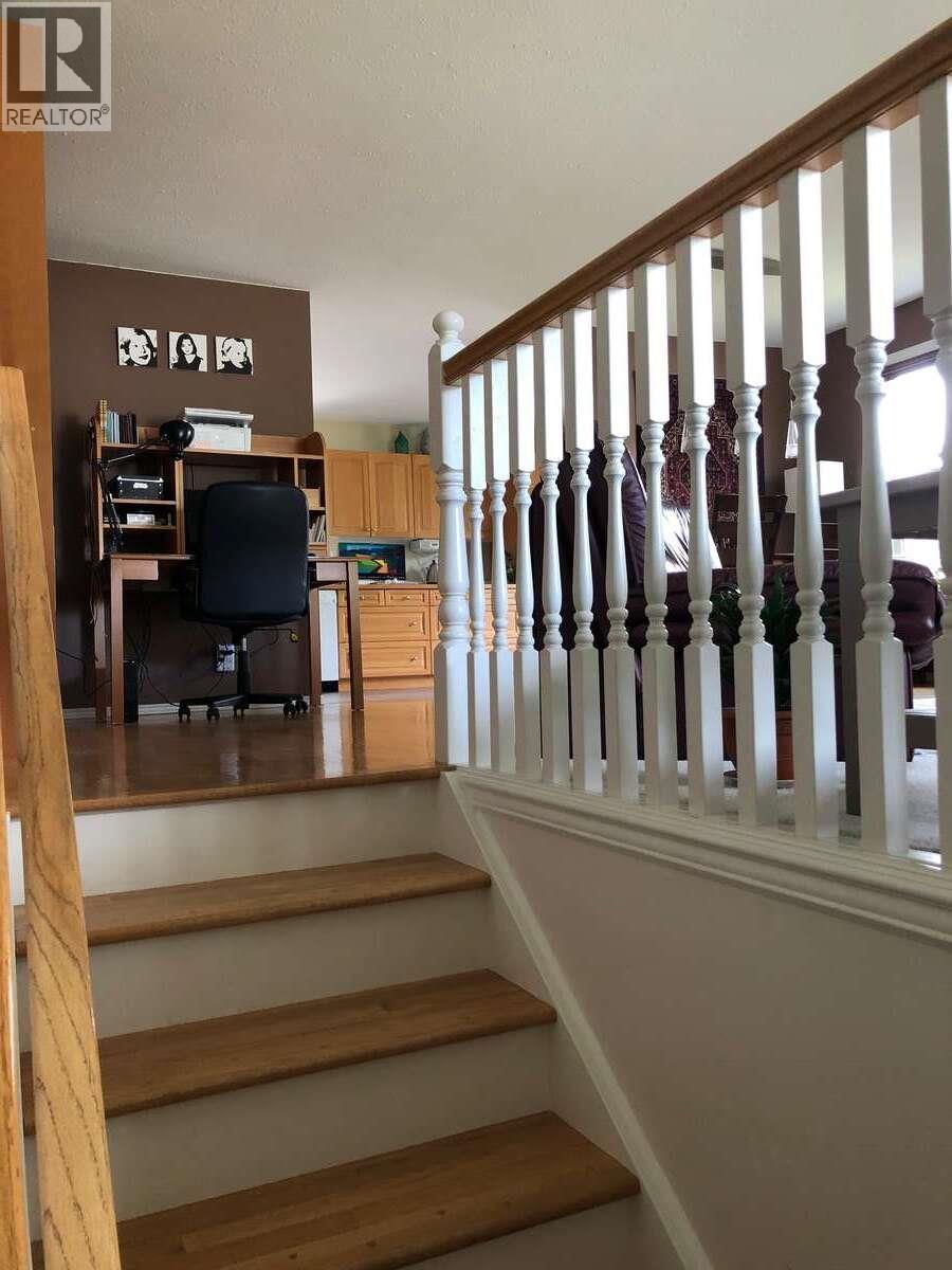 1510 Cedar Street, Golden, British Columbia  V0A 1H6 - Photo 5 - 10380010