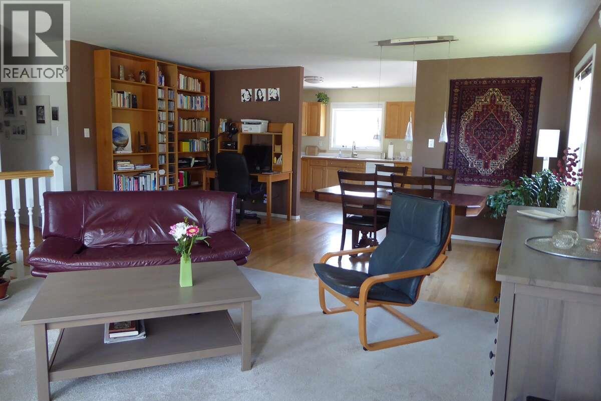 1510 Cedar Street, Golden, British Columbia  V0A 1H6 - Photo 8 - 10380010