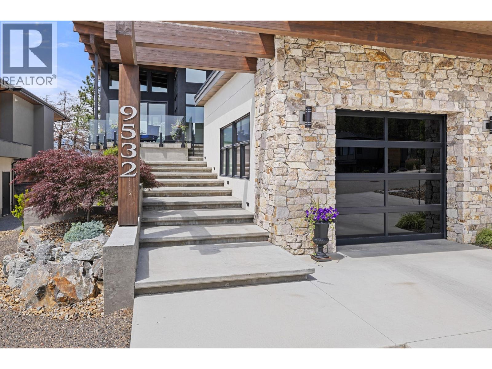9532 Benchland Drive, Lake Country, British Columbia  V4V 2T4 - Photo 4 - 10379725