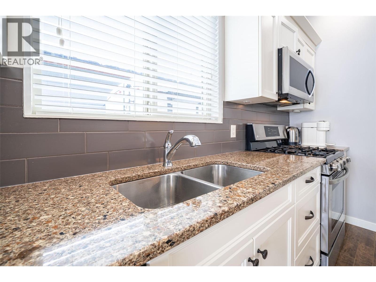 2444 York Avenue Unit# 27, Armstrong, British Columbia  V4Y 0Y3 - Photo 12 - 10379798