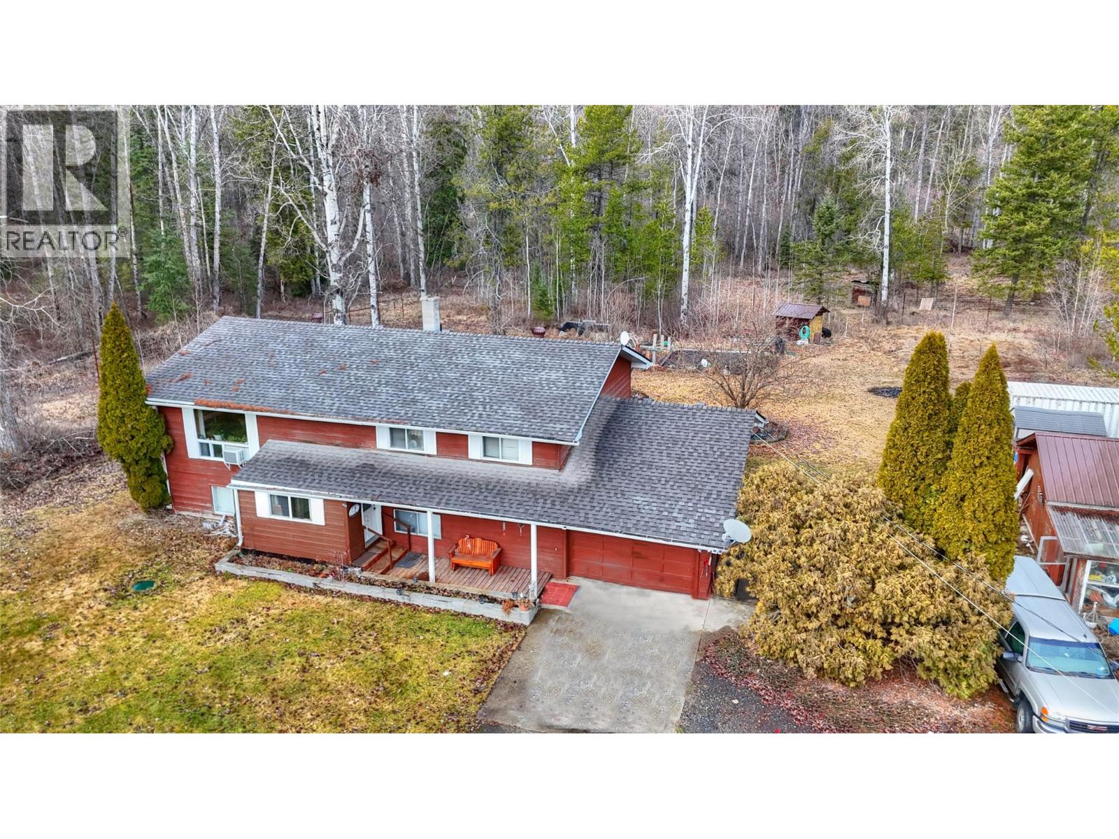 9250 highway 3 & 95, yahk, British Columbia
