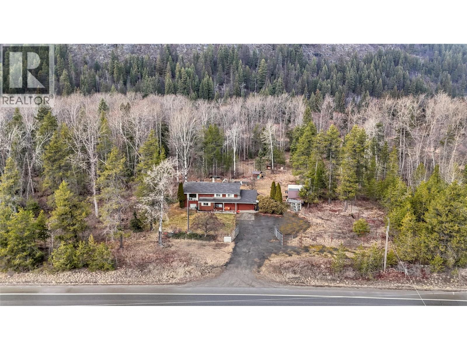 9250 Highway 3 & 95, Yahk, British Columbia  V0B 2P0 - Photo 10 - 10379953