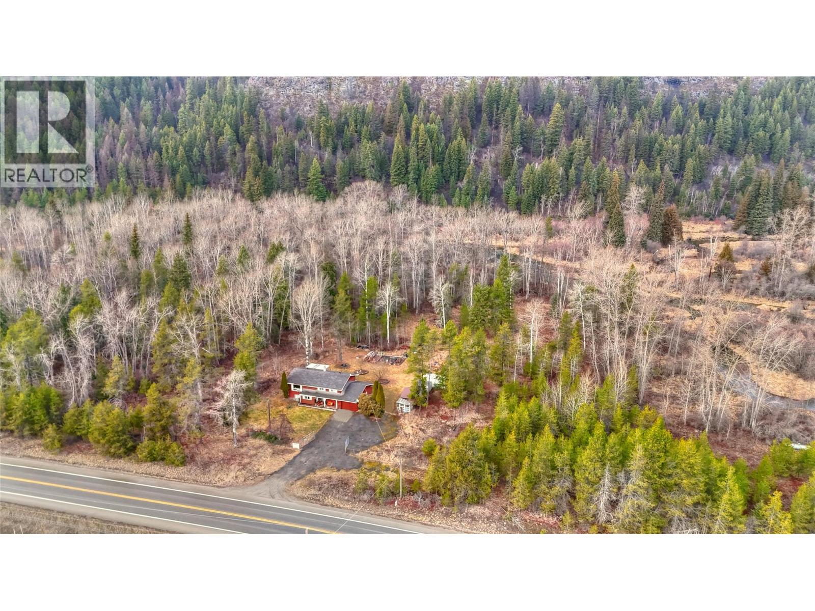 9250 Highway 3 & 95, Yahk, British Columbia  V0B 2P0 - Photo 11 - 10379953