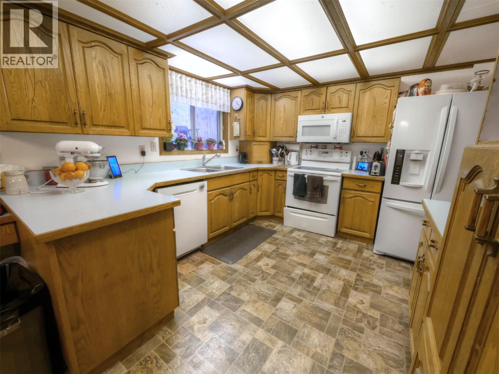 9250 Highway 3 & 95, Yahk, British Columbia  V0B 2P0 - Photo 4 - 10379953