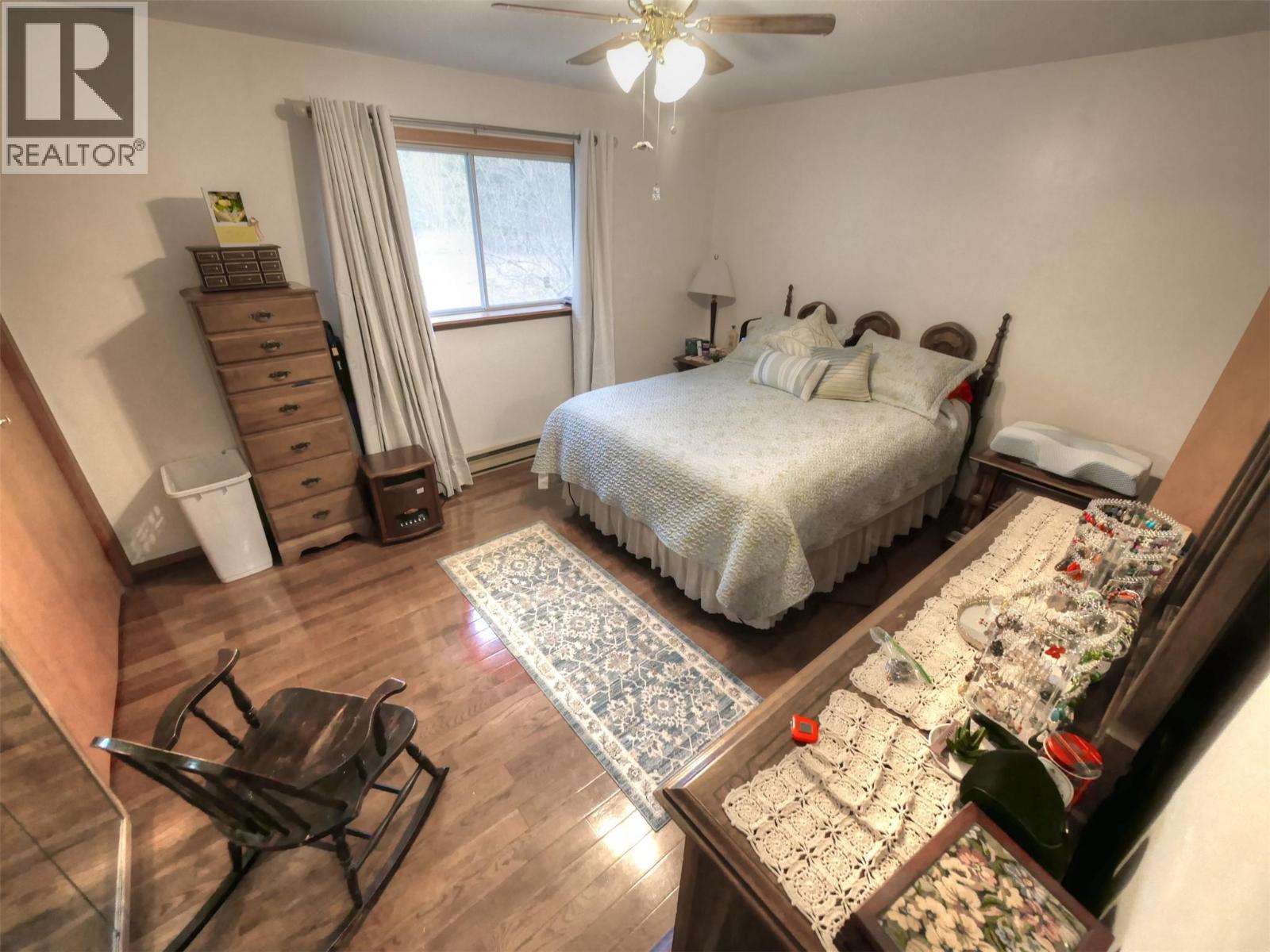 9250 Highway 3 & 95, Yahk, British Columbia  V0B 2P0 - Photo 5 - 10379953