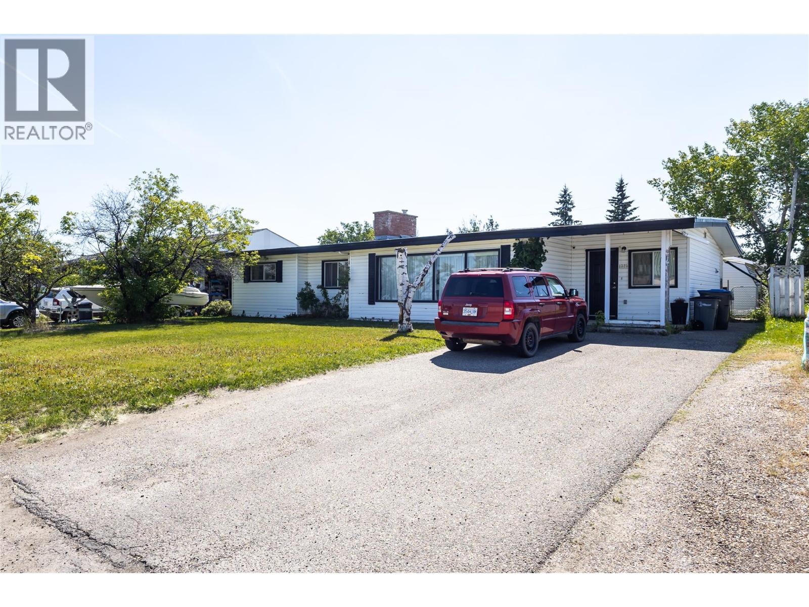 1325 115 Avenue, dawson creek, British Columbia