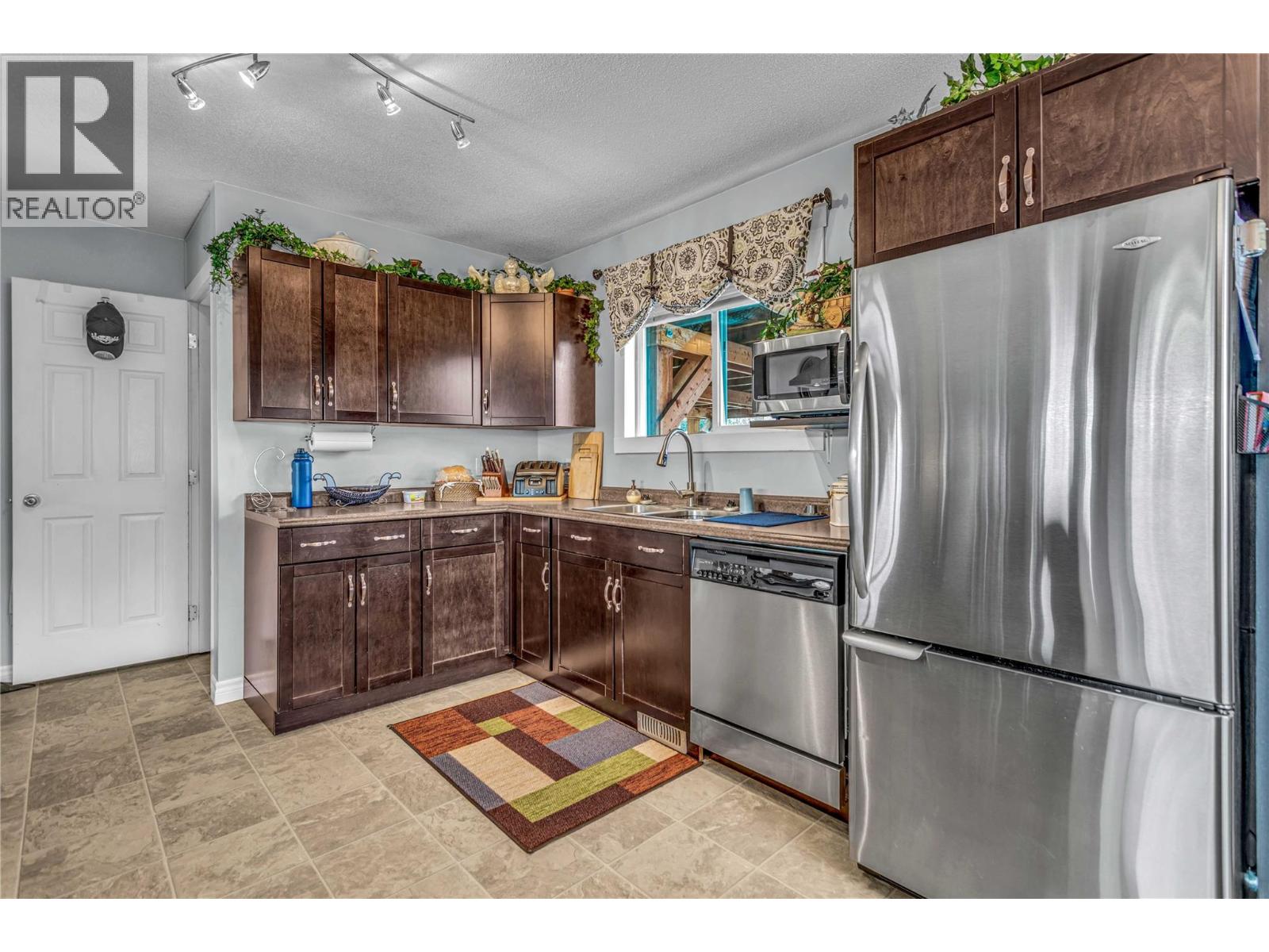 2460 Sexsmith Road, Kelowna, British Columbia  V1V 2E9 - Photo 5 - 10379875