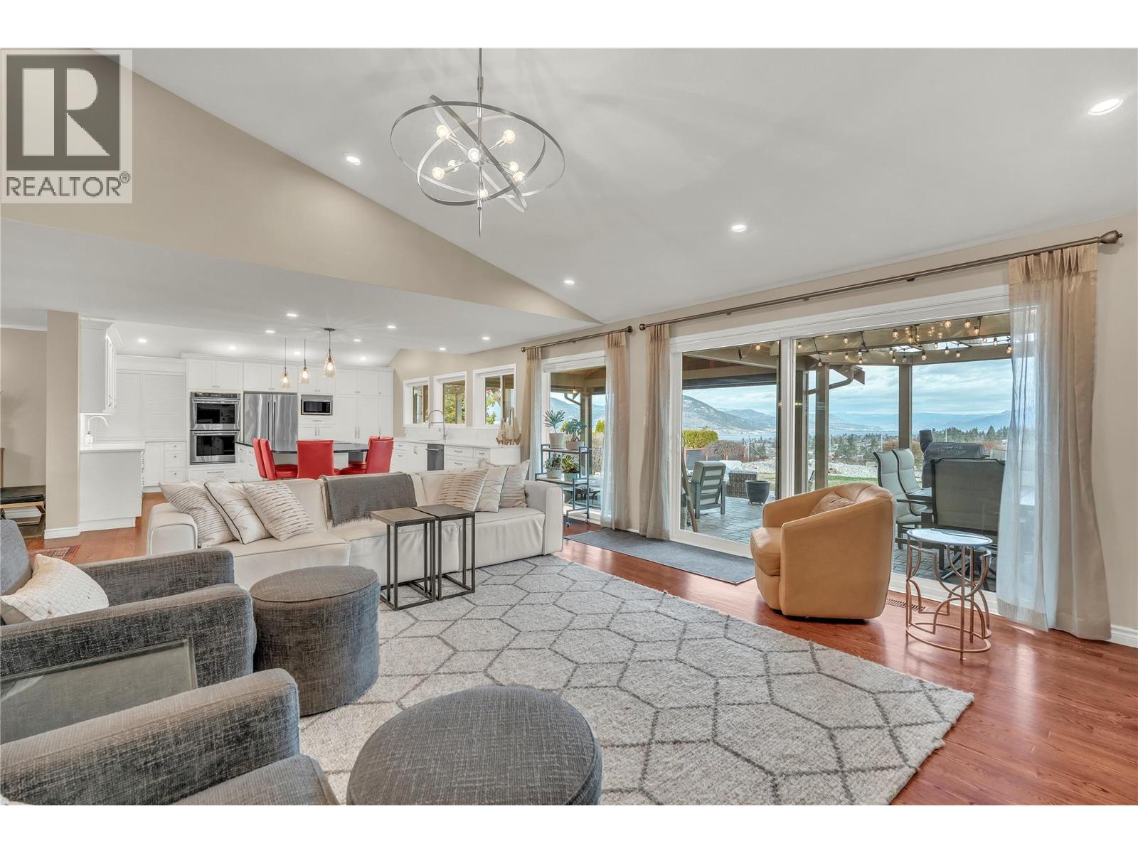 163 Westview Drive, Penticton, British Columbia  V2A 7V9 - Photo 3 - 10379736