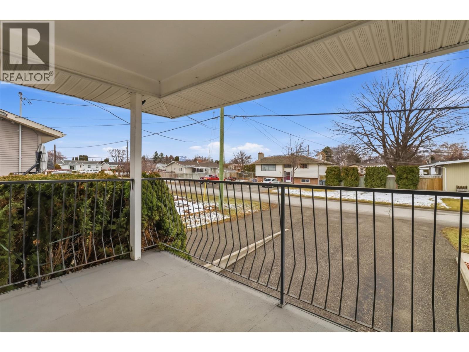 2460 Briarwood Avenue, Kamloops, British Columbia  V2B 4Z9 - Photo 13 - 10380069