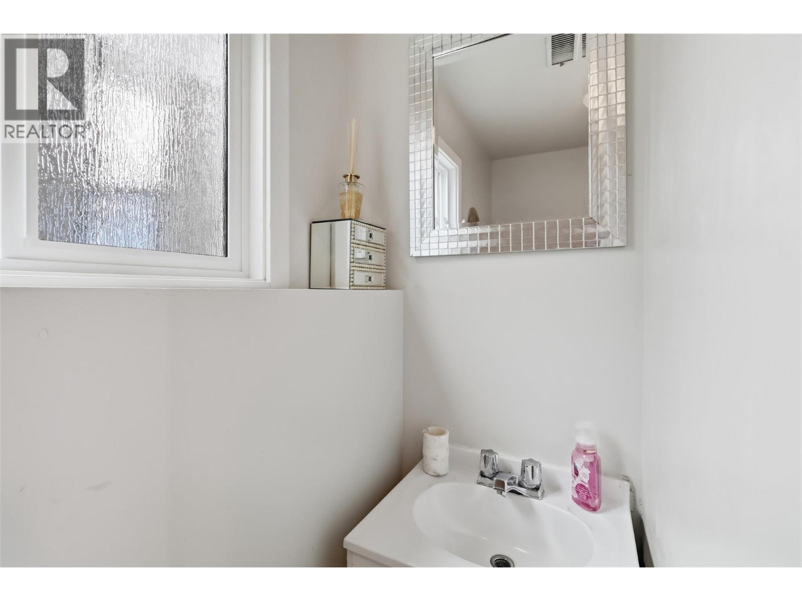 2460 Briarwood Avenue, Kamloops, British Columbia  V2B 4Z9 - Photo 37 - 10380069