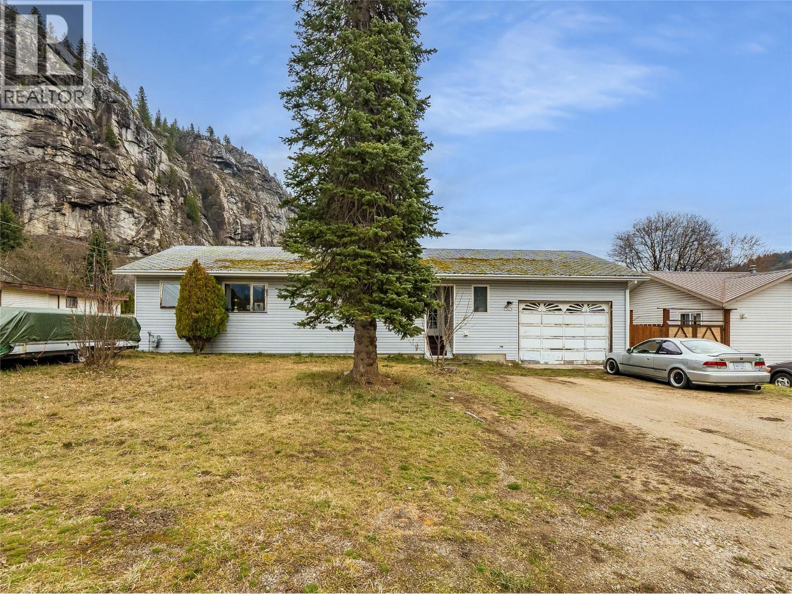1057 Quance Street, castlegar, British Columbia