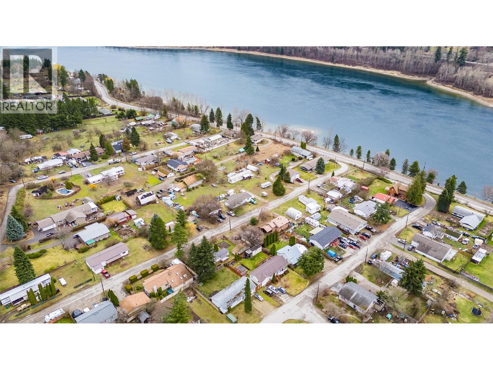 1057 Quance Street, Castlegar, British Columbia  V0G 1X0 - Photo 10 - 10379699