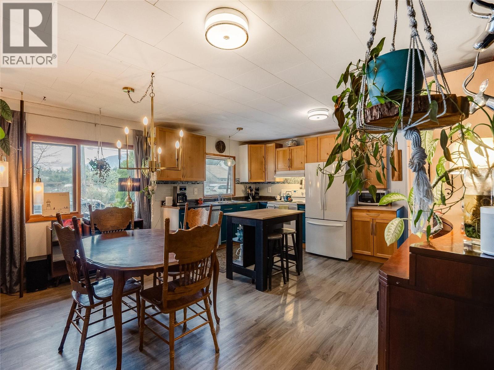 1057 Quance Street, Castlegar, British Columbia  V0G 1X0 - Photo 18 - 10379699