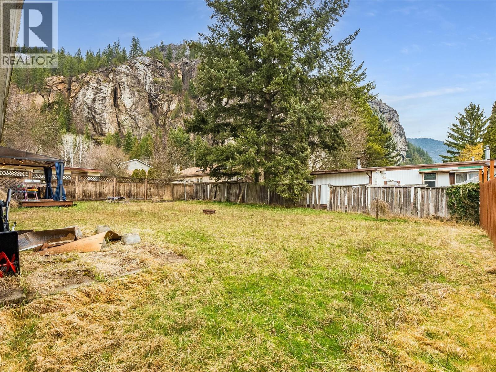 1057 Quance Street, Castlegar, British Columbia  V0G 1X0 - Photo 36 - 10379699