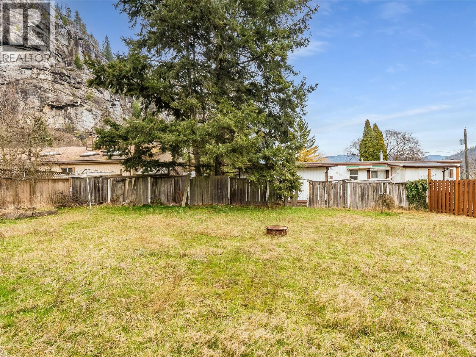 1057 Quance Street, Castlegar, British Columbia  V0G 1X0 - Photo 37 - 10379699
