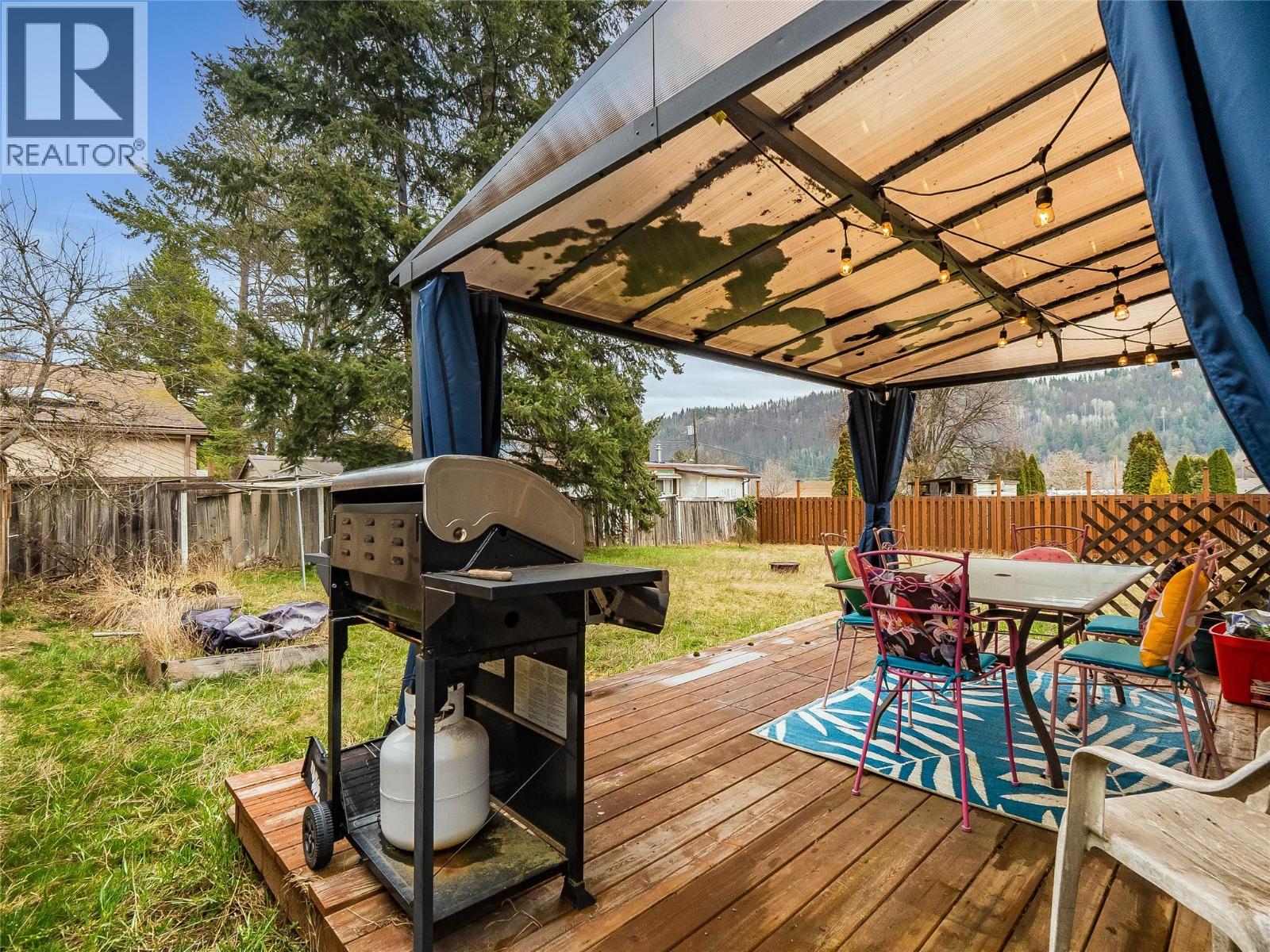 1057 Quance Street, Castlegar, British Columbia  V0G 1X0 - Photo 39 - 10379699