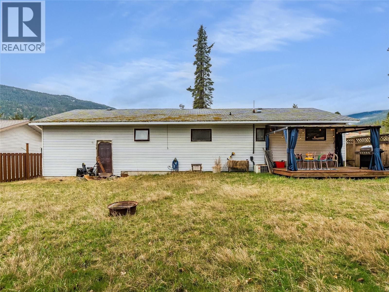 1057 Quance Street, Castlegar, British Columbia  V0G 1X0 - Photo 40 - 10379699