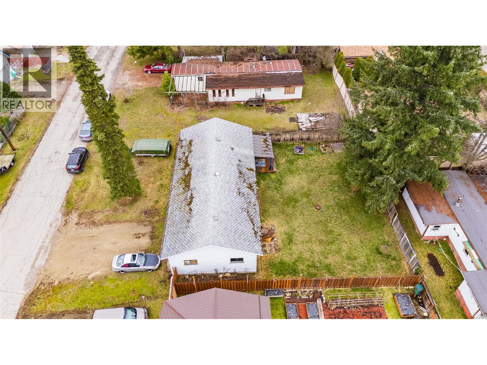 1057 Quance Street, Castlegar, British Columbia  V0G 1X0 - Photo 41 - 10379699