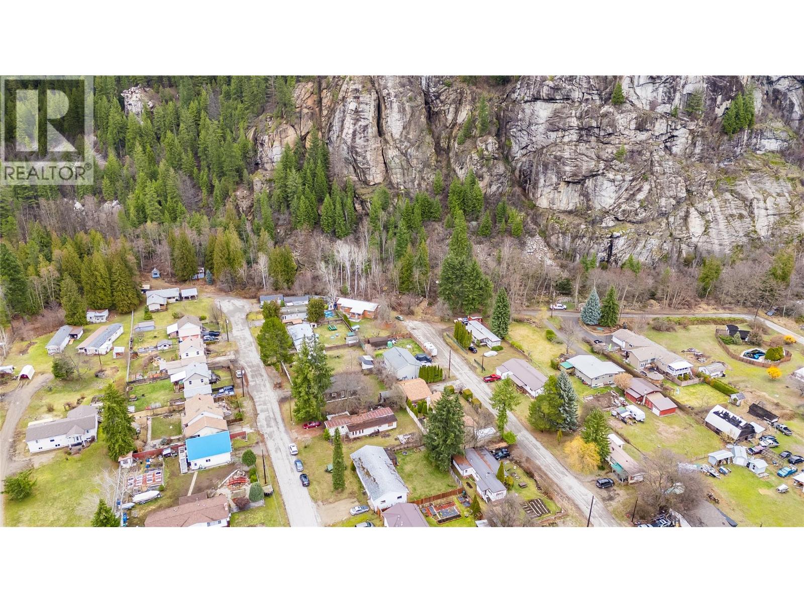 1057 Quance Street, Castlegar, British Columbia  V0G 1X0 - Photo 45 - 10379699