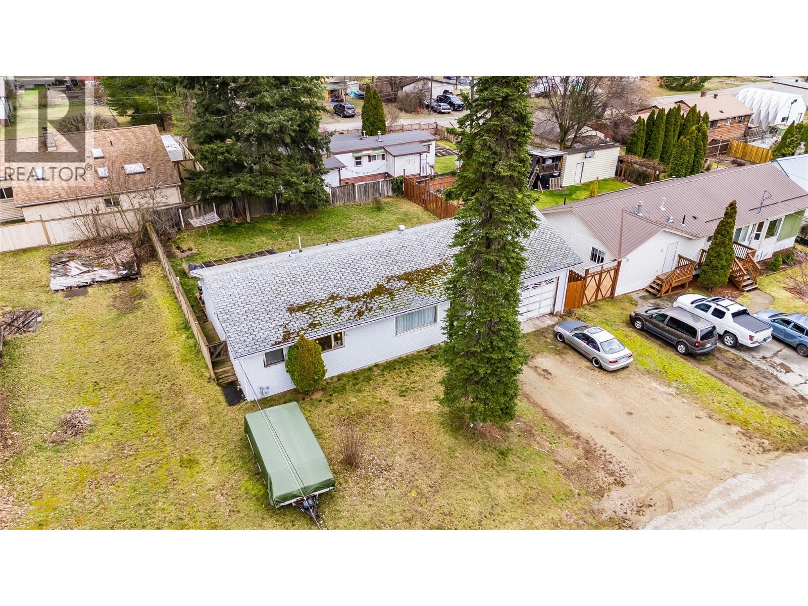 1057 Quance Street, Castlegar, British Columbia  V0G 1X0 - Photo 6 - 10379699