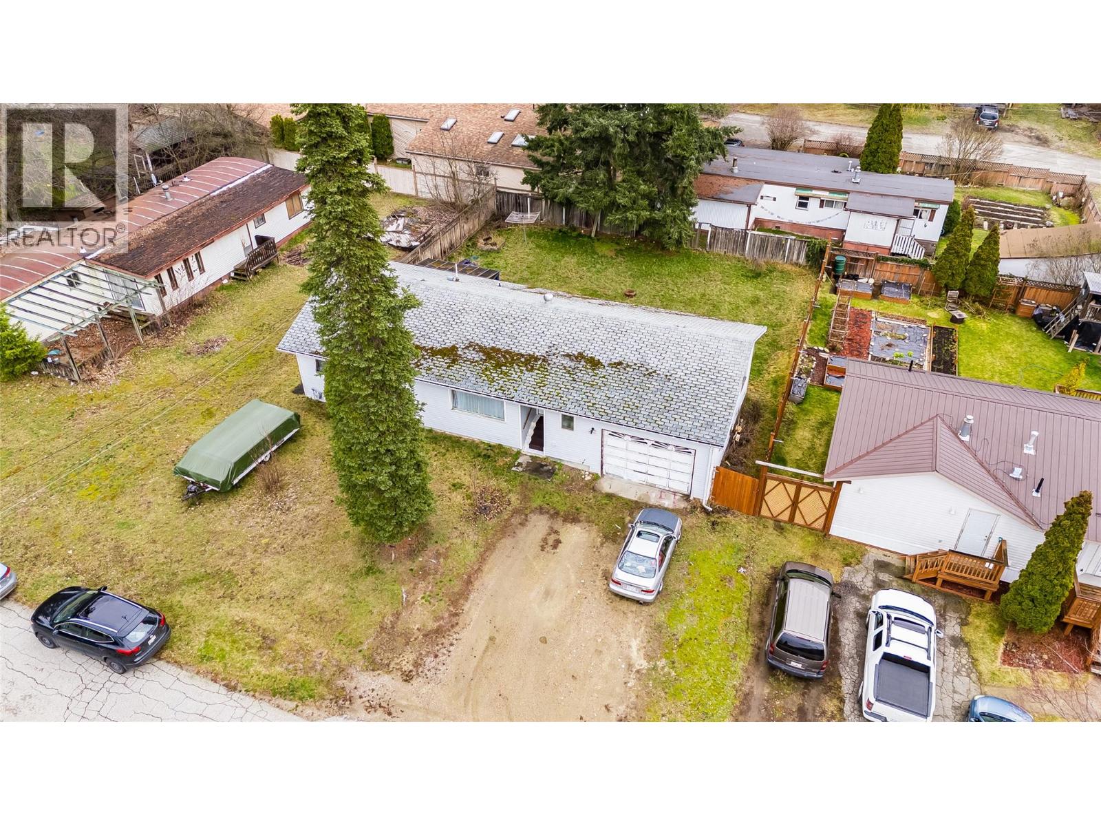 1057 Quance Street, Castlegar, British Columbia  V0G 1X0 - Photo 7 - 10379699