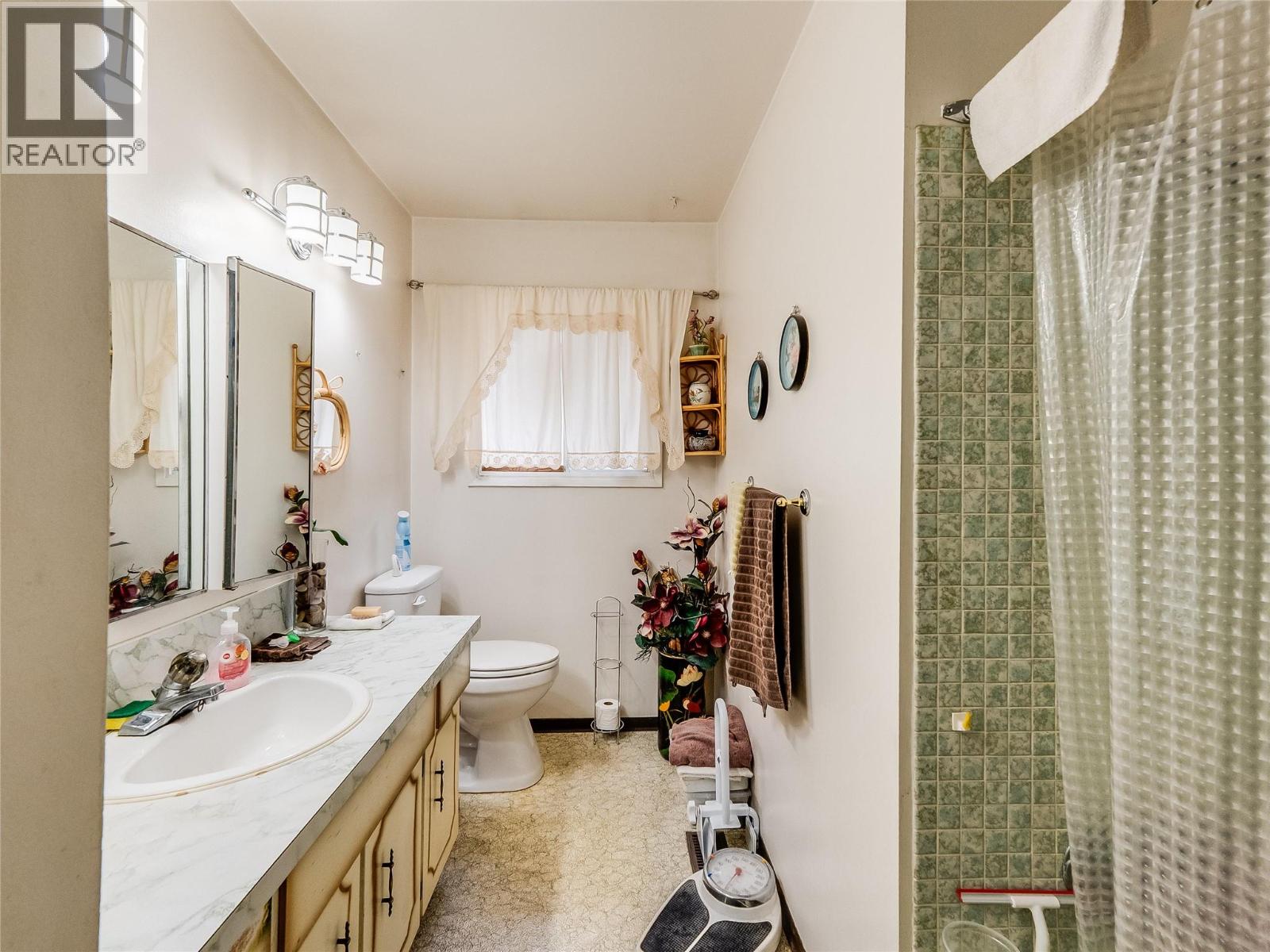 626 9th Avenue, Castlegar, British Columbia  V1N 1M4 - Photo 16 - 10379698
